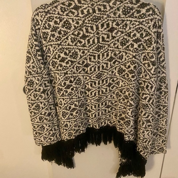 Boho style fringe Cardigan - Picture 2 of 3
